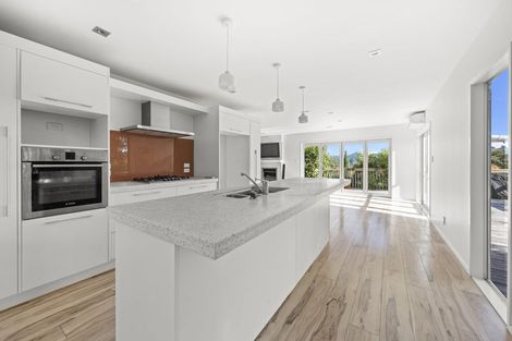 Photo of property in 132 Kittiwake Drive, Schnapper Rock, Auckland, 0632