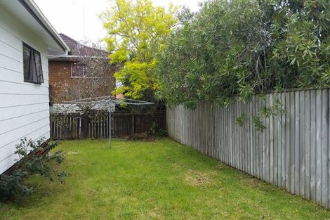 Photo of property in 2/72 Onewa Road, Northcote Point, Auckland, 0627