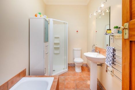 Photo of property in 21 Manapouri Crescent, Hokowhitu, Palmerston North, 4410