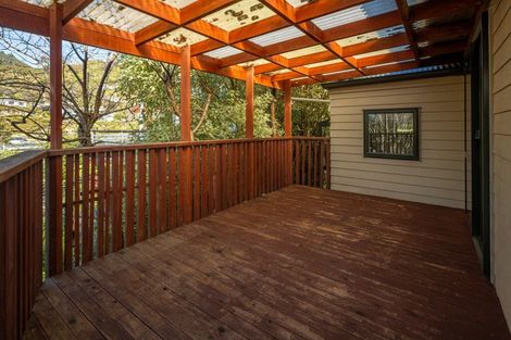 Photo of property in 5a Cornwall Street, Picton, 7220