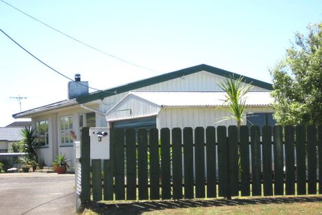 Photo of property in 3 Teal Crescent, Beach Haven, Auckland, 0626