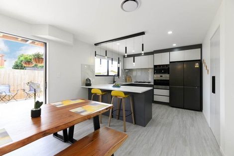 Photo of property in 6a Cutler Street, New Lynn, Auckland, 0600