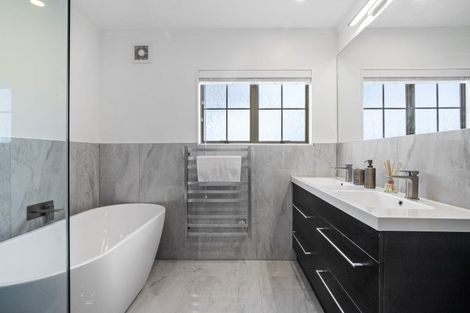 Photo of property in 112 Valley Road, Pukekohe, 2120