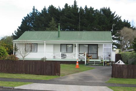 Photo of property in 18 Oakmont Place, Wattle Downs, Auckland, 2103