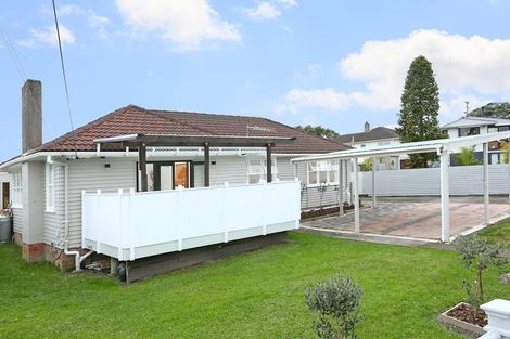 Photo of property in 3 Glen Marine Parade, Glendene, Auckland, 0602