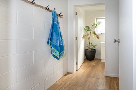 Photo of property in 320 Ocean Road, Whangamata, 3620