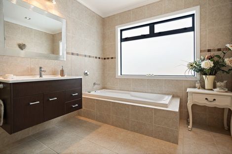 Photo of property in 1 Ringwood Place, Whitianga, 3510