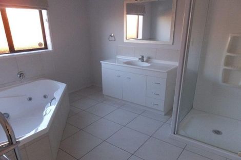 Photo of property in 13 Holly Place, Rototuna North, Hamilton, 3210