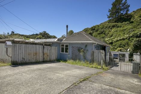 Photo of property in 19 Sunny Grove, Wainuiomata, Lower Hutt, 5014