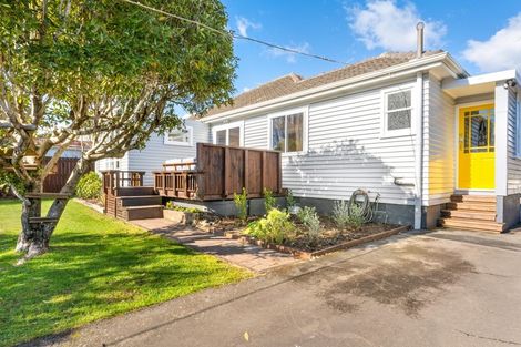 Photo of property in 32 Heretaunga Square, Silverstream, Upper Hutt, 5019