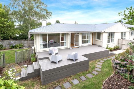 Photo of property in 2/14a Garreg Road, Fendalton, Christchurch, 8052