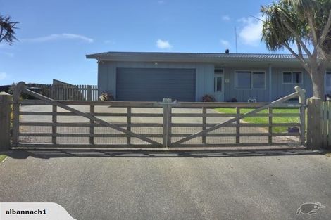 Photo of property in 9 Sand Dune Grove, Waikawa Beach, Levin, 5573