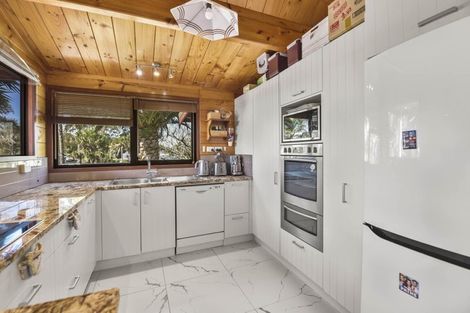 Photo of property in 205 Whangaparaoa Road, Red Beach, 0932