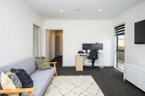 Photo of property in 10 Mediterranean Grove, Fitzherbert, Palmerston North, 4410