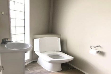 Photo of property in 113 Golfland Drive, Golflands, Auckland, 2013