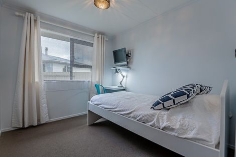 Photo of property in 21 Lyndale Place, Kelvin Grove, Palmerston North, 4414