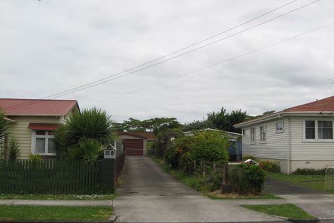 Photo of property in 15b Graham Road, Conifer Grove, Takanini, 2112