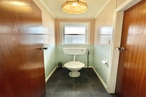 Photo of property in 16 Moeraki Road, Maoribank, Upper Hutt, 5018