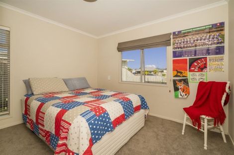 Photo of property in 10 Dotterel Place, Whitianga, 3510