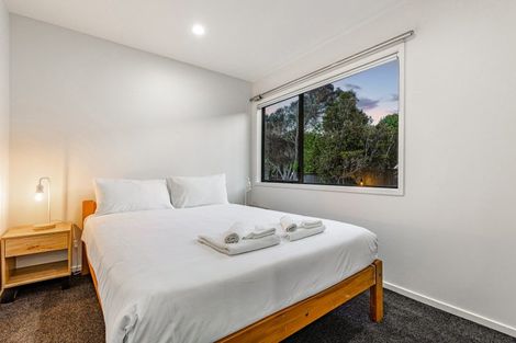 Photo of property in 35 Masterton Road, Rothesay Bay, Auckland, 0630