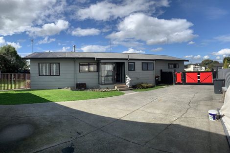 Photo of property in 11 Hilton Grove, Kelvin Grove, Palmerston North, 4414