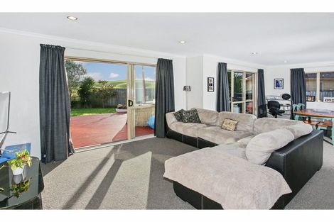 Photo of property in 24 Breaker Grove, Waiuku, 2123