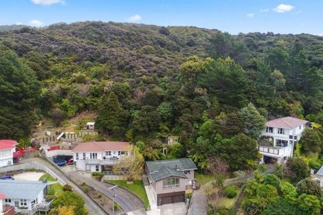 Photo of property in 30 Davis Grove, Wainuiomata, Lower Hutt, 5014