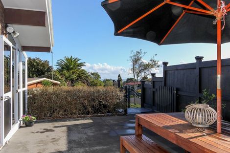 Photo of property in 22 Nevada Drive, Merrilands, New Plymouth, 4312