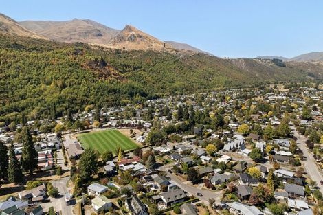 Photo of property in 13 Argyle Place, Arrowtown, 9302