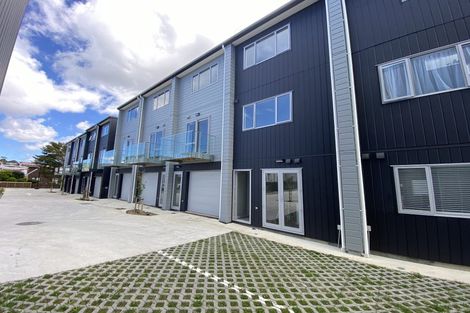 Photo of property in 57d Edmonton Road, Henderson, Auckland, 0612