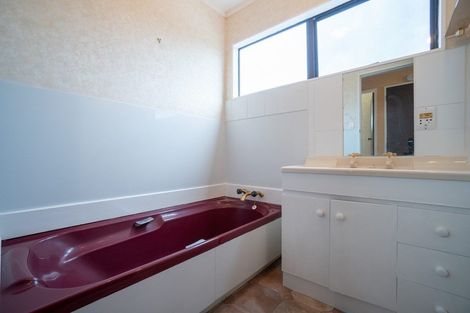 Photo of property in 4 Jarrett Court, Roslyn, Palmerston North, 4414