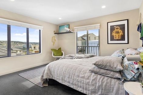 Photo of property in 5 Bunker Way, Strathmore Park, Wellington, 6022