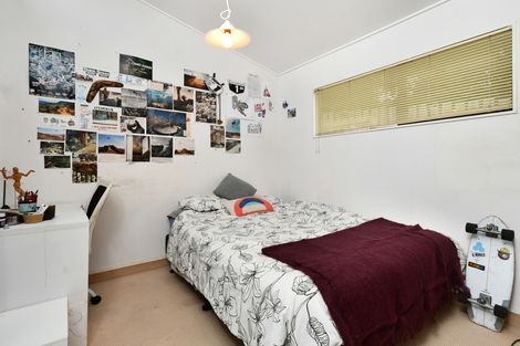 Photo of property in 16 Opanuku Road, Henderson Valley, Auckland, 0612