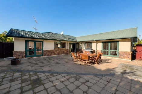 Photo of property in 28 Piper Place, Goodwood Heights, Auckland, 2105