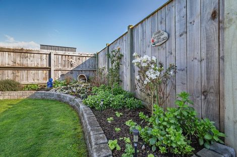 Photo of property in 8 Ash Close, Levin, 5510
