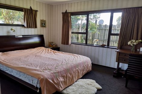 Photo of property in 3 Booralee Avenue, Botany Downs, Auckland, 2010