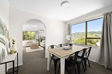 Photo of property in 5 Sasanqua Way, Crofton Downs, Wellington, 6035