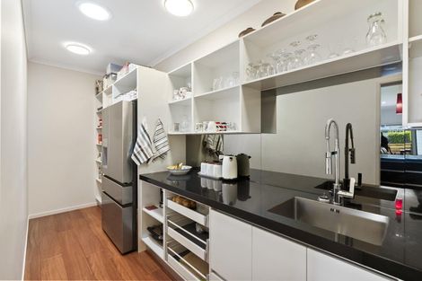 Photo of property in 5 Links Drive, Waiwhakaiho, New Plymouth, 4312