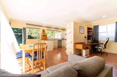 Photo of property in 6 Hinau Street, Tawa, Wellington, 5028