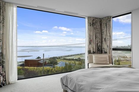 Photo of property in 32 Mount Pleasant Road, Mount Pleasant, Christchurch, 8081