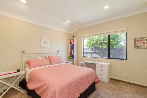 Photo of property in 11 Rutland Place, Taradale, Napier, 4112