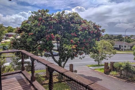 Photo of property in 29 Marina View Drive, West Harbour, Auckland, 0618