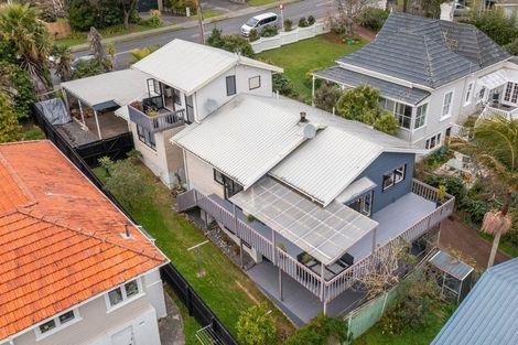 Photo of property in 2/133 Ocean View Road, Hillcrest, Auckland, 0627