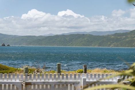 Photo of property in 171 Breaker Bay Road, Breaker Bay, Wellington, 6022