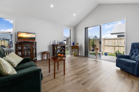 Photo of property in 2 Chain Place, Papamoa, 3118