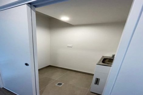 Photo of property in 2/8 Chivalry Road, Glenfield, Auckland, 0629