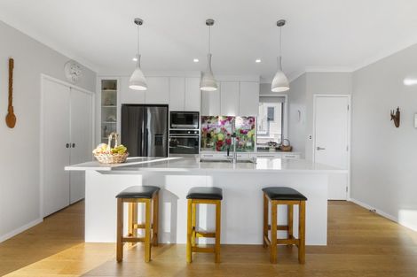 Photo of property in 20 Roxborough Place, East Tamaki Heights, Auckland, 2016