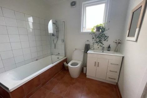 Photo of property in 25 Luxford Street, Berhampore, Wellington, 6023