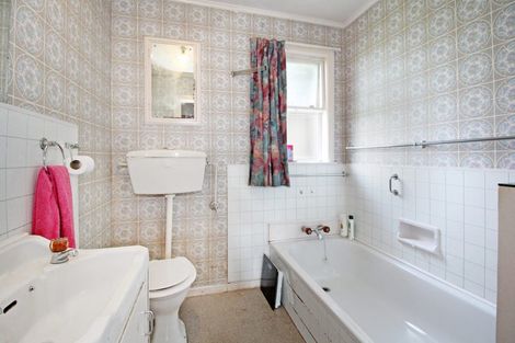 Photo of property in 82 Grove Road, Papakura, 2110