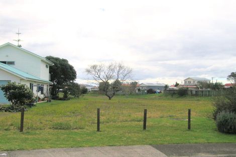 Photo of property in 122 Avalon Place, Whangamata, 3620